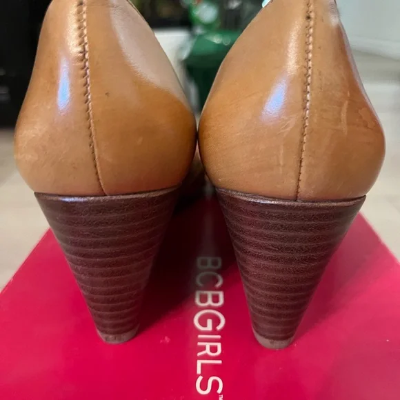 BCBGirls Ferris Tan Vaccheta Wedge Peep toe Heels size 5.5 - Picture 7 of 9